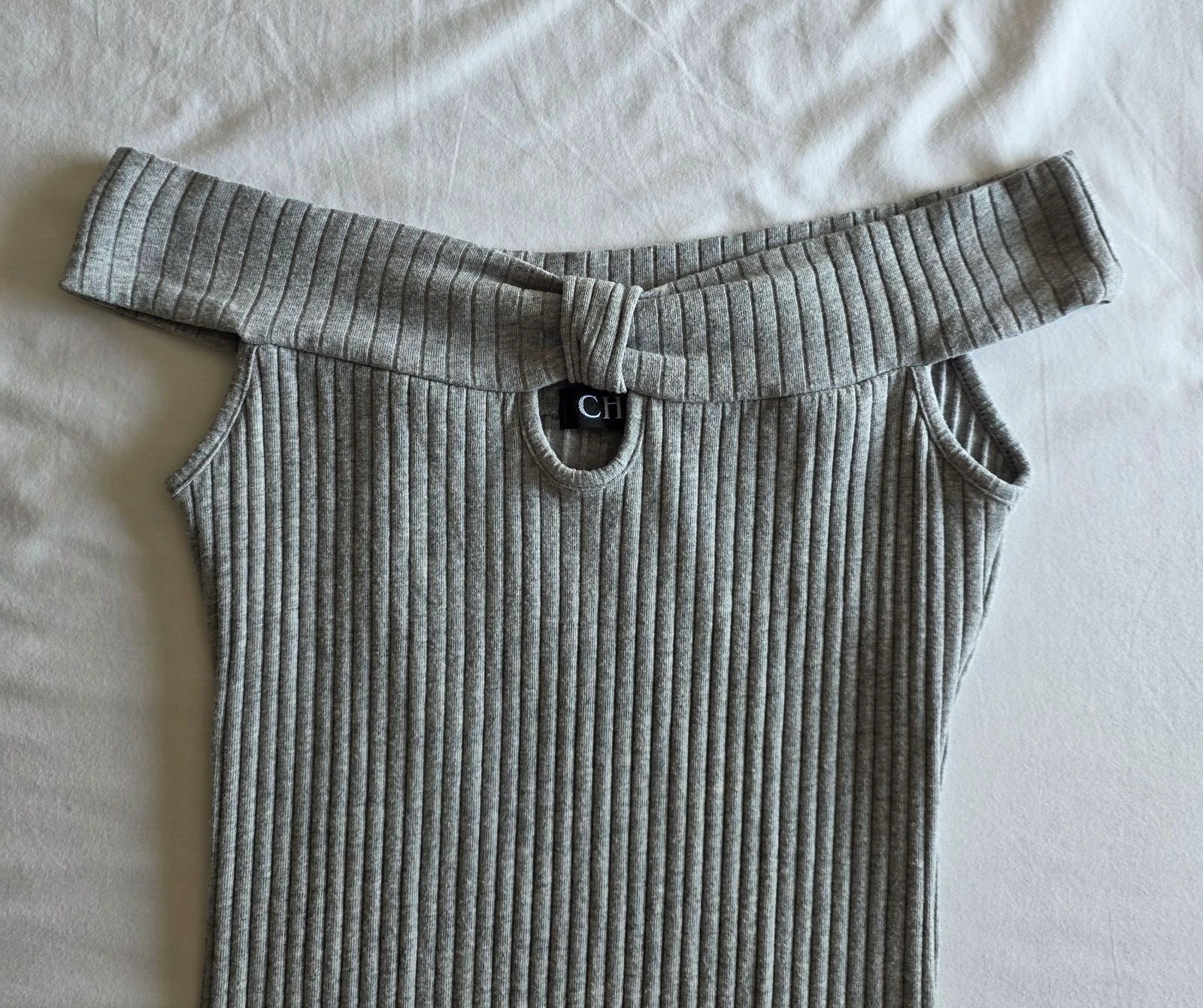 Vestido ajustado gris de punto CH Fashion talla S 36 con hombros descubiertos – photo 4